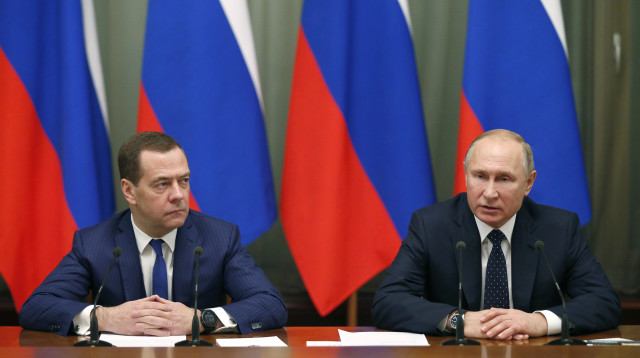 ולדימיר פוטין, דימטרי מדבדב  (צילום: Sputnik/Dmitry Astakhov/Pool via REUTERS)