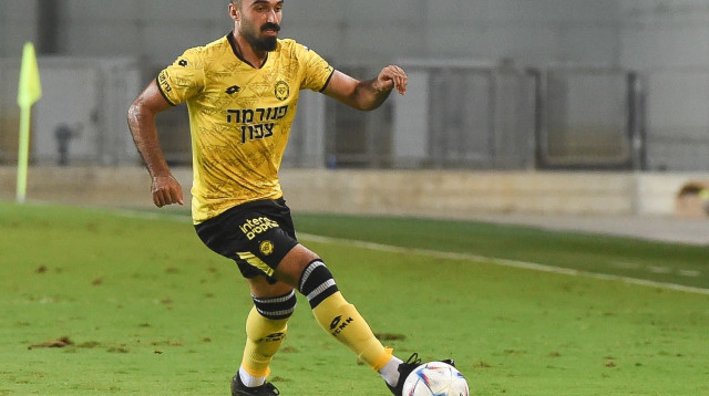 מיכאל אוחנה שחקן מכבי נתניה (צילום: ברני ארדוב)