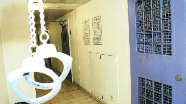 תא מעצר (צילום: יהודה לחיאני)