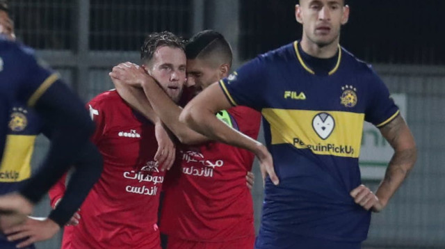 בפעם הקודמת זה נגמר בהדחה מפתיעה של מכבי תל אביב. סבוריט מתוסכל וריף מסיקה חוגג (צילום: דני מרון)