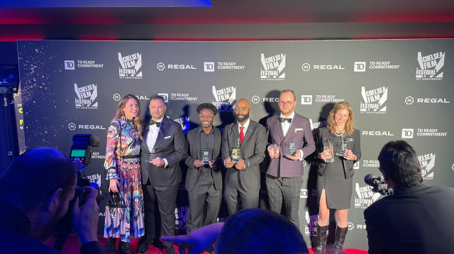 יוצרי הסרט בטקס בניו יורק  (צילום: יחצ)