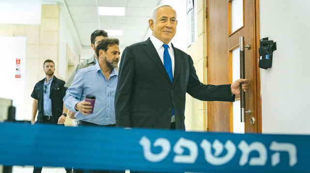 בנימין נתניהו בבית המשפט (צילום: אוליבייה פיטוסי, פלאש 90)