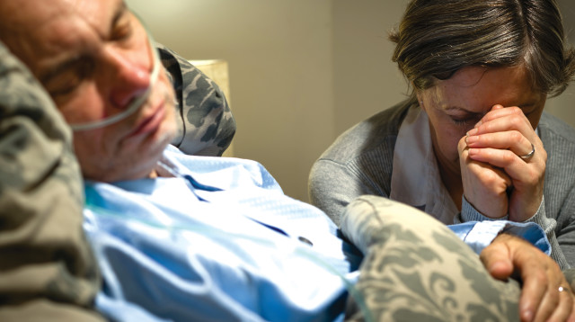 חולה סופני מחובר למכשירי החייאה, אילוסטרציה (צילום: אינגאימג')