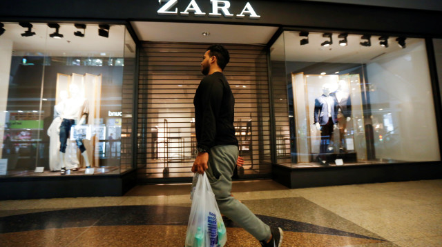 חנות של זארה (צילום: REUTERS/Carlos Garcia Rawlins)