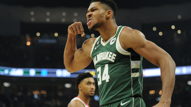 יאניס אנטטוקומפו, שחקן מילווקי (צילום: רויטרס)