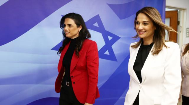 יפעת שאשא ביטון ואיילת שקד (צילום: אלכס קולומויסקי, פול)