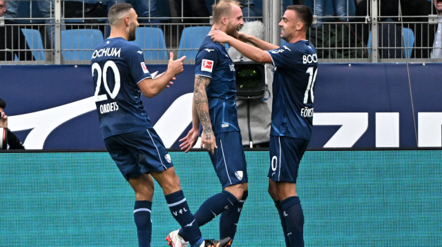 איזו הפתעה. הופמן ובוכום חוגגים (צילום: רויטרס)