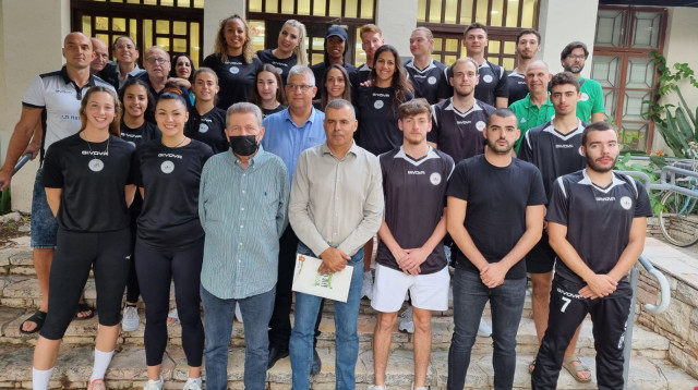 עונה מלאת תקוות. קבוצות הגברים והנשים של הפועל כפר סבא (צילום: יחצ)