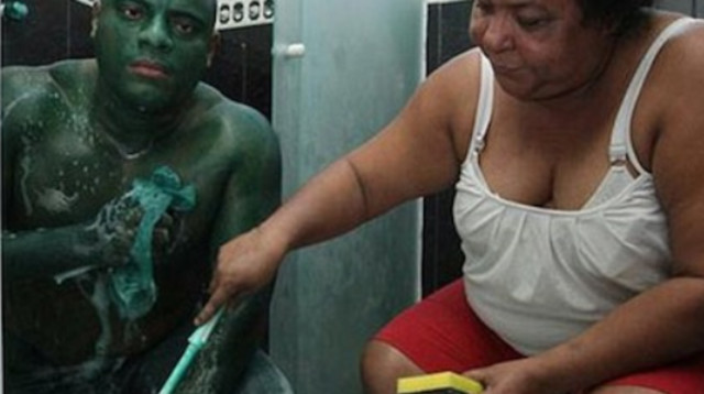 השתמש בצבע שלא מיועד לגוף - ושילם ביוקר (צילום: מתוך פייסבוק)