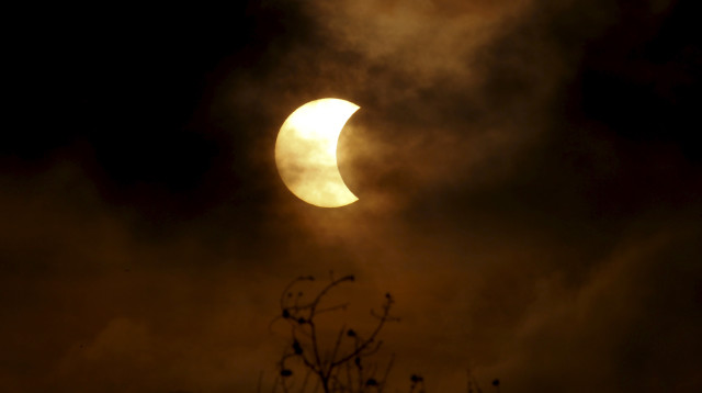 ליקוי חמה (צילום: REUTERS/Chaiwat Subprasom )