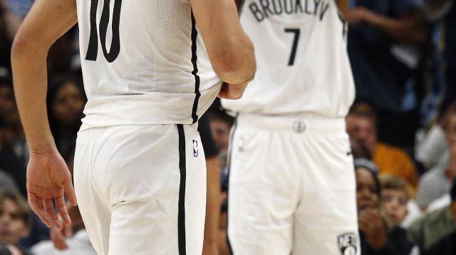 לא האמין שקיבל שריקה, גם דוראנט לא. בן סימונס (צילום: רויטרס)