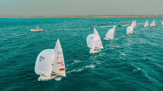הצוות הגרמני מוביל באליפות העולם בשייט מפרשיות 470 (צילום: אתר רשמי, גל פרידמן)