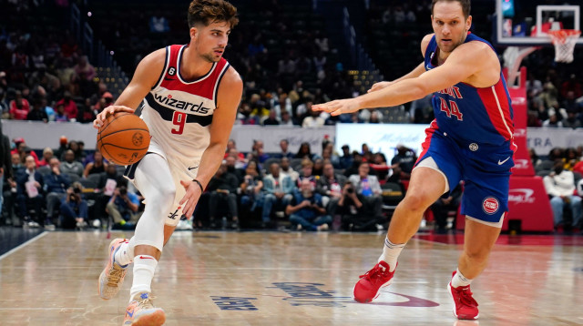 מתחיל להבין את התפקיד החדש. אבדיה מול בוגדנוביץ', הלילה (צילום: GettyImages, Jess Rapfogel)