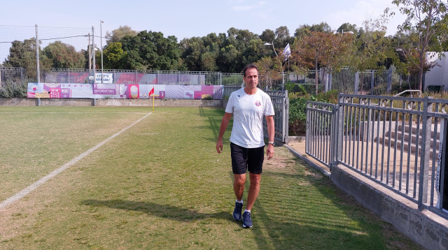 מאמן הפועל חיפה רוני לוי (צילום: אתר רשמי, הפועל חיפה)