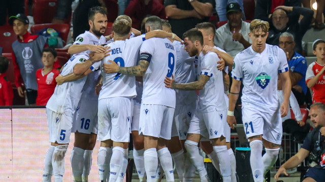 שחקני לך פוזנן חוגגים (צילום: דני מרון)