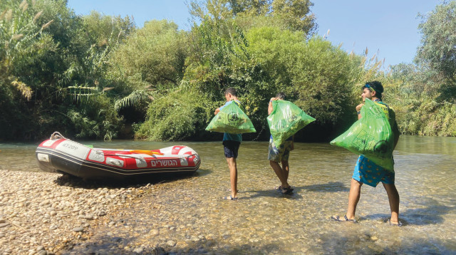 ניקוי נחלים, קיאקי מעיין הגושרים (צילום: יורם אבן צור)