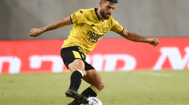 יובל אשכנזי שחקן מכבי נתניה (צילום: ברני ארדוב)