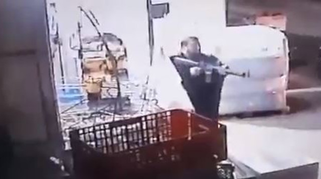 תיעוד הפיגוע בקרית ארבע (צילום: שימוש לפי סעיף 27 א')