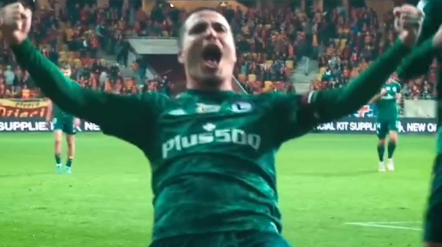 ז'וזואה חוגג שער במדי לגיה ורשה (צילום: צילום מסך, טוויטר)