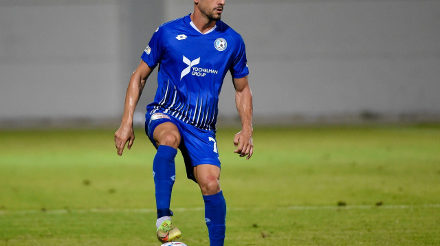 ניר אברג'יל שחקן עירוני טבריה (צילום: ברני ארדוב)