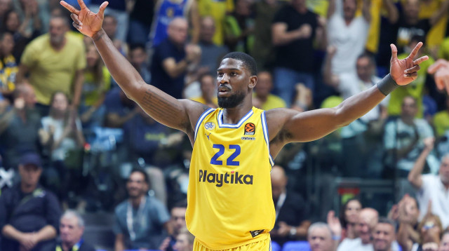 שחקן מכבי תל אביב אלכס פוית'רס (צילום: דני מרון)