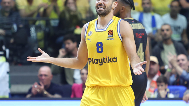 שחקן מכבי תל אביב רפי מנקו (צילום: דני מרון)