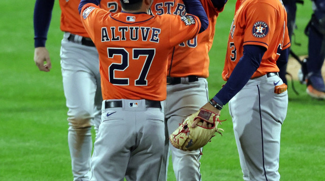 שחקני יוסטון אסטרוס חוגגים (צילום: GettyImages, Sarah Stier)