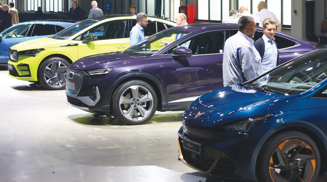 רכב חשמלי (צילום: רויטרס)