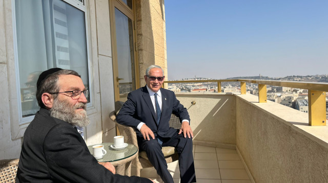 נתניהו בפגישתו עם משה גפני (צילום: ללא קרדיט)