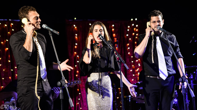 מתוך המופע "המנגינה היא שקובעת". שירי משוררים בתיאטרון גבעתיים (צילום: דורית ריטבו)