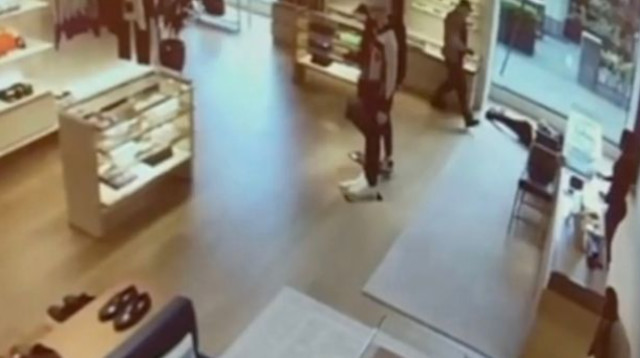 לא שם לב שזו לא היציאה (צילום: מתוך פייסבוק)