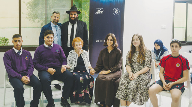 איב קוגלר במפגש עם בני נוער יהודים ומוסלמים (צילום: מצעד החיים)