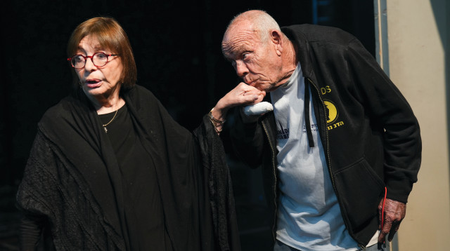 ההצגה "אני סבתא שלך", שלמה וישינסקי, רבקה מיכאלי (צילום: רדי רובינשטיין)