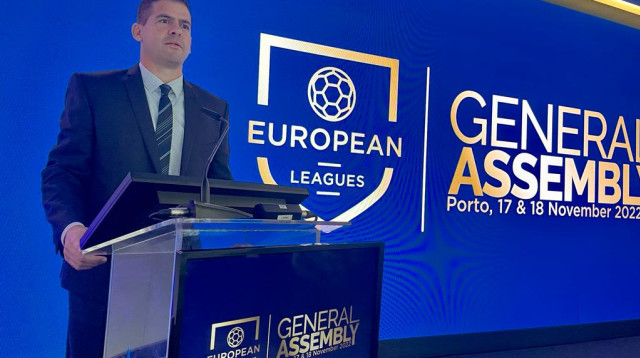 תפקיד יוקרתי. ניקולס לב (צילום: אתר רשמי, מנהלת הליגות בכדורגל)