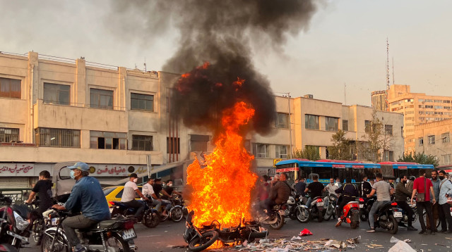 המחאה באיראן (צילום: AFP)