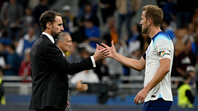 שחקן נבחרת אנגליה הארי קיין עם מאמן נבחרת אנגליה גארת' סאות'גייט (צילום: רויטרס)