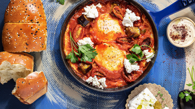 שקשוקה קלאסית של בנדיקט. מומלץ להגיש עם חלה (צילום: שרית גופן)