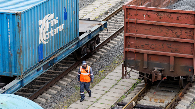 יבוא וייצוא סחורות (צילום: REUTERS/Vitaly Nevar)