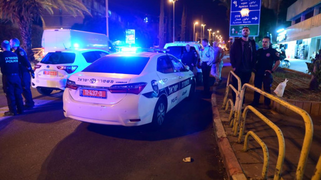 זירת פשע בחולון (למצולמים אין קשר לכתבה) (צילום: אבשלום ששוני)