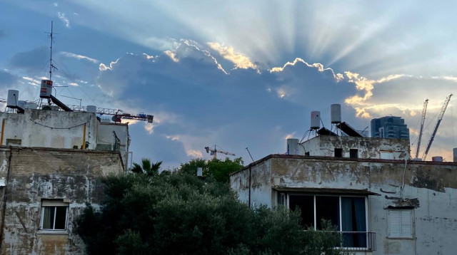 שמים מעוננים (צילום: אבשלום ששוני)