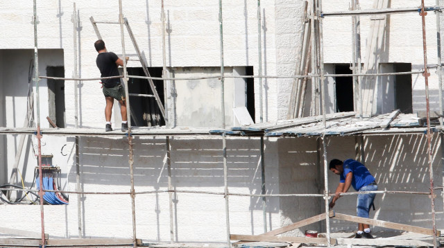 אתרי בניה ופועלי בניין, אילוסטרציה, למצולמים אין קשר לנאמר בכתבה (צילום: דני מרון)