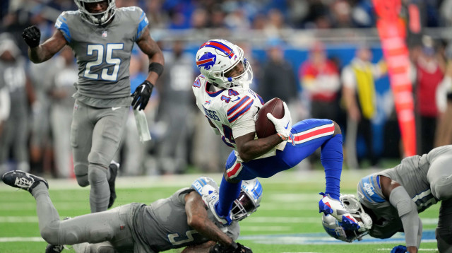 סטפון דיגס עם תפיסת קלאץ' שהעניקה לבפאלו מצב נוח לשער שדה ולניצחון (צילום: GettyImages, Nic Antaya)