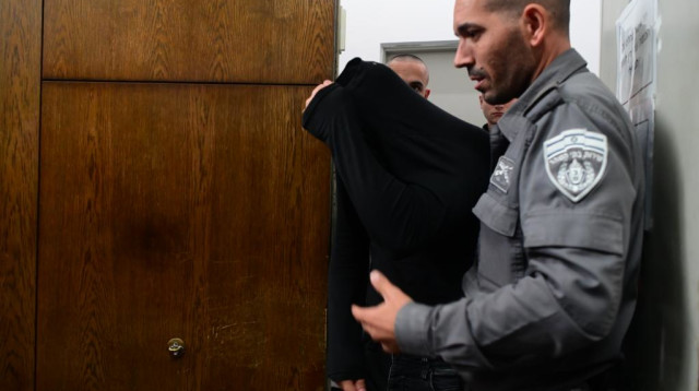 מעצר הדוקר במעבר החצייה בחולון (צילום: אבשלום ששוני)