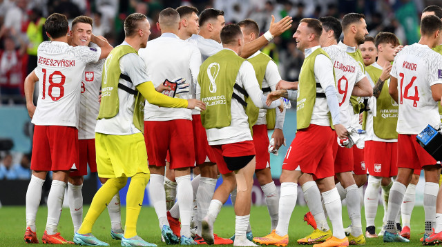 שחקני נבחרת פולין לאחר הניצחון (צילום: REUTERS/Jennifer Lorenzini)