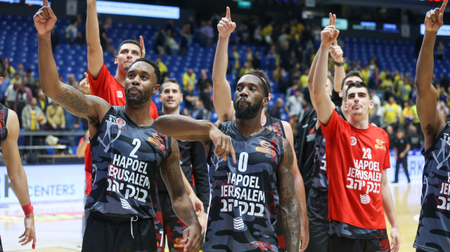 "שמח בשביל קרינגטון". לצדו של רנדולף (צילום: דני מרון)