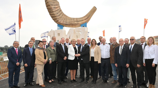 חניכת האנדרטה בנתניה לציון 75 שנים להכרזת המדינה בכ"ט בנובמבר (צילום: רן אליהו)