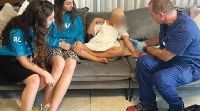 האח אורי, אמה, רות ותמר מרחשי לב (צילום: פרטי)