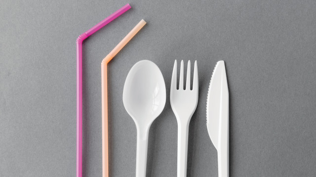 כלים חד פעמיים מפלסטיק (צילום: אינגאימג')