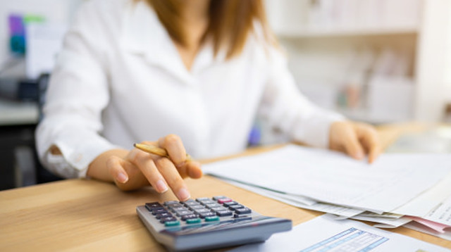 כיצד ניתן להפחית את תשלום המס ולהשאיר מצלצלים בארנק? (צילום: Twenty47studio gettyimages)