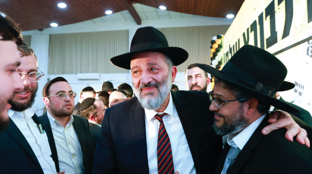 אריה דרעי במטה של ש"ס בליל הבחירות האחרונות (צילום: יוסי זמיר, פלאש 90)